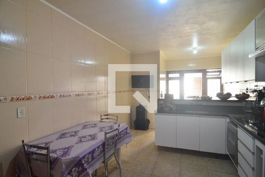 Cozinha de casa à venda com 4 quartos, 155m² em Harmonia, Canoas