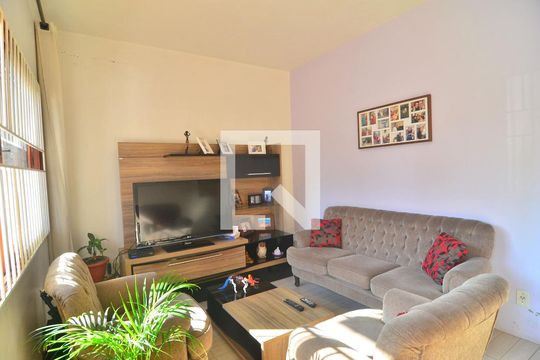 Casa à venda com 4 quartos, 155m² em Harmonia, Canoas