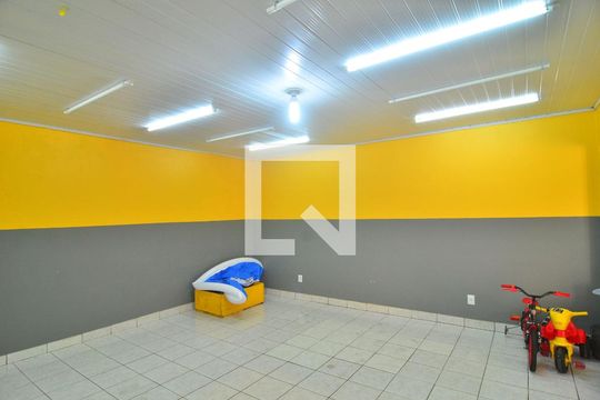 Garagem de casa à venda com 4 quartos, 155m² em Harmonia, Canoas