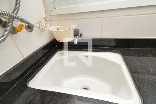 Área de Serviço de apartamento para alugar com 2 quartos, 55m² em Vila das Palmeiras, Guarulhos