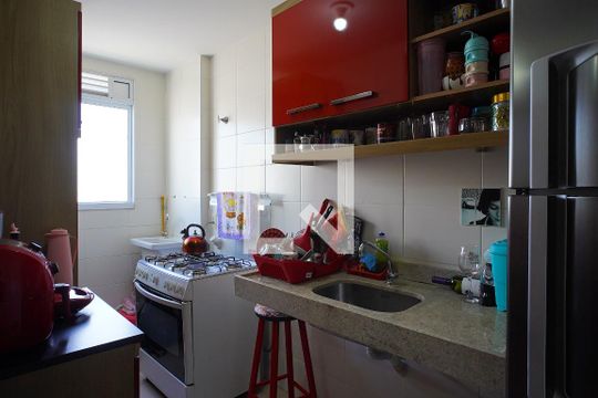 Cozinha de apartamento para alugar com 2 quartos, 43m² em Morro Santana, Porto Alegre