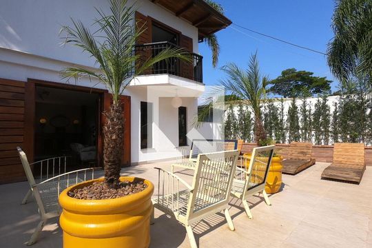 Terraço de casa à venda com 5 quartos, 800m² em Jardim Leonor, São Paulo