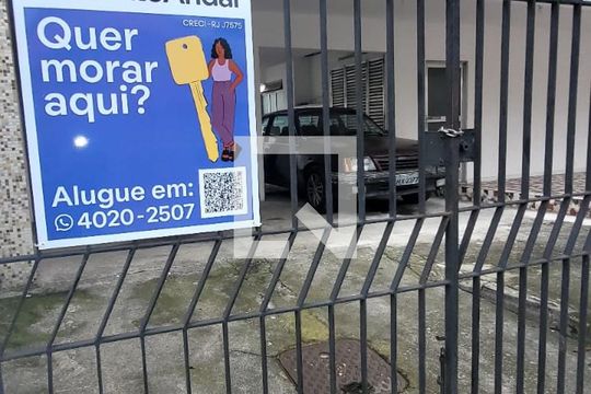 Placa instalada de apartamento para alugar com 2 quartos, 77m² em Madureira, Rio de Janeiro