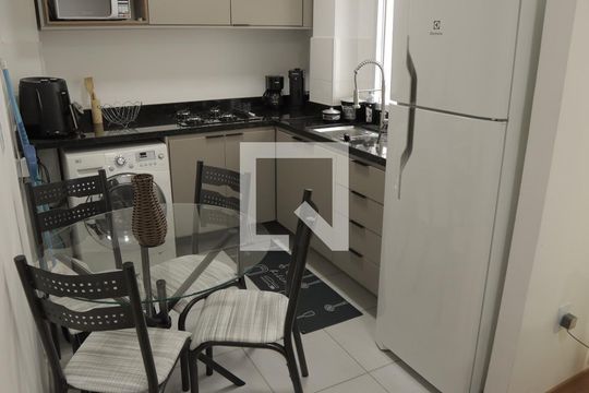 Cozinha de apartamento à venda com 2 quartos, 42m² em Jardim Esmeraldina, Campinas