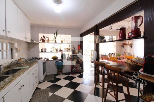 Cozinha de casa de condomínio à venda com 4 quartos, 550m² em Vargem Pequena, Rio de Janeiro