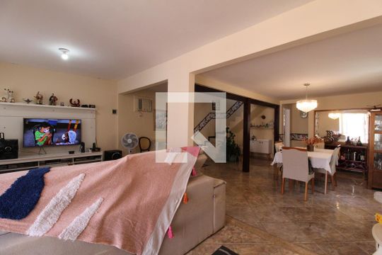Sala de casa de condomínio à venda com 4 quartos, 550m² em Vargem Pequena, Rio de Janeiro