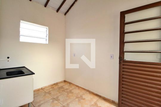 Cozinha de kitnet/studio para alugar com 1 quarto, 23m² em Jardim Santa Lúcia, Campinas