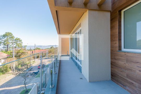 Varanda de casa à venda com 3 quartos, 270m² em Vila Assunção, Porto Alegre