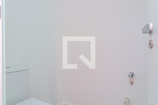 Banheiro de casa à venda com 3 quartos, 270m² em Vila Assunção, Porto Alegre