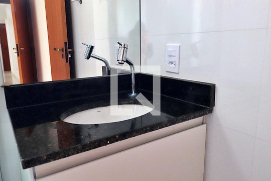 Banheiro da Suíte de apartamento para alugar com 2 quartos, 67m² em Santa Maria, Santo André