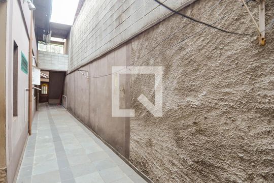 Corredor Lateral de casa à venda com 3 quartos, 306m² em Jardim Vila Galvao, Guarulhos