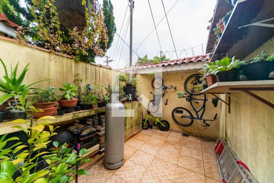 Quintal de Serviço de casa à venda com 4 quartos, 300m² em Jardim Bela Vista, Santo André