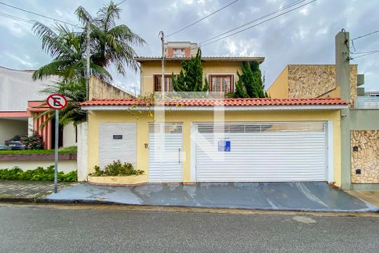 Fachada de casa à venda com 4 quartos, 300m² em Jardim Bela Vista, Santo André