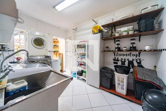 Área de Serviço de casa à venda com 4 quartos, 300m² em Jardim Bela Vista, Santo André
