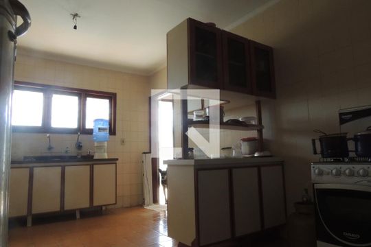 Cozinha de casa de condomínio à venda com 4 quartos, 440m² em Loteamento Caminhos de São Conrado (sousas), Campinas