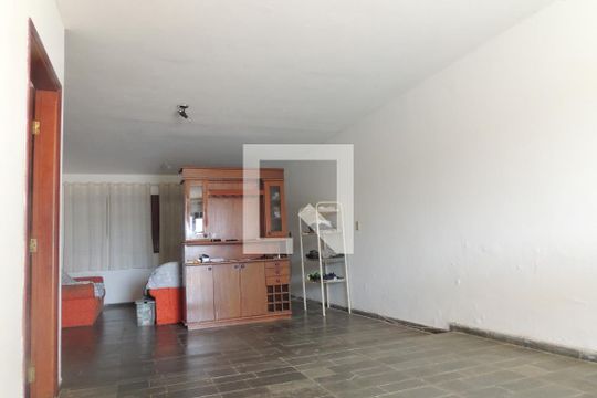 Sala de casa de condomínio à venda com 4 quartos, 440m² em Loteamento Caminhos de São Conrado (sousas), Campinas