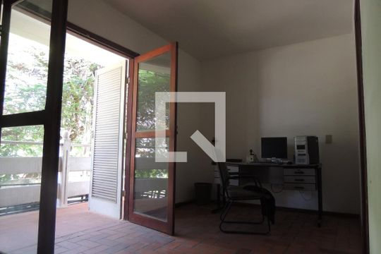 Suíte de casa de condomínio à venda com 4 quartos, 440m² em Loteamento Caminhos de São Conrado (sousas), Campinas