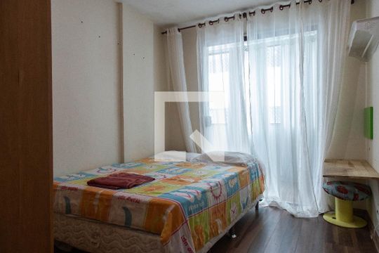 Quarto de apartamento para alugar com 3 quartos, 85m² em Recreio dos Bandeirantes, Rio de Janeiro