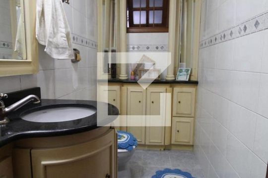 Banheiro Social de casa à venda com 3 quartos, 290m² em Marechal Rondon, Canoas