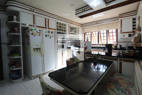Cozinha de casa à venda com 3 quartos, 290m² em Marechal Rondon, Canoas
