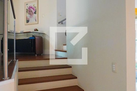 Acesso dormitórios de casa à venda com 3 quartos, 352m² em Chácara das Pedras, Porto Alegre
