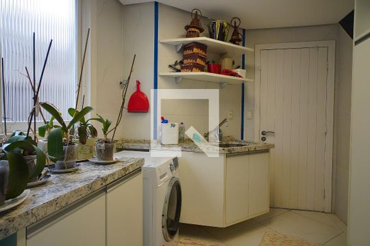 Área de Serviço de casa à venda com 3 quartos, 352m² em Chácara das Pedras, Porto Alegre