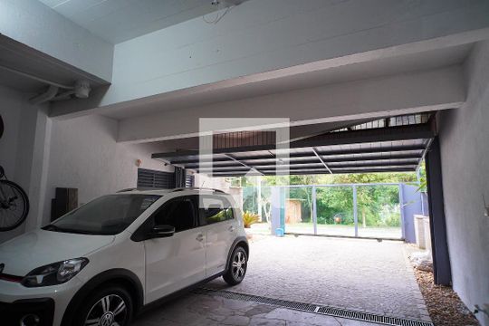 Garagem de casa à venda com 3 quartos, 352m² em Chácara das Pedras, Porto Alegre