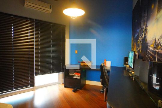 Escritório de casa à venda com 3 quartos, 352m² em Chácara das Pedras, Porto Alegre