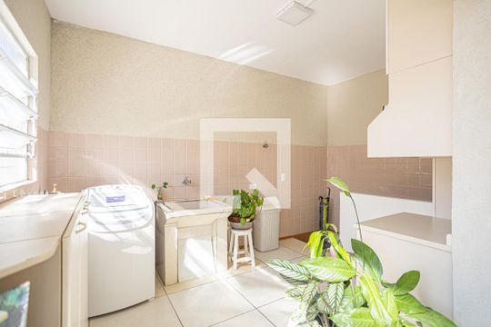 Área de Serviço de casa à venda com 3 quartos, 120m² em Veloso, Osasco