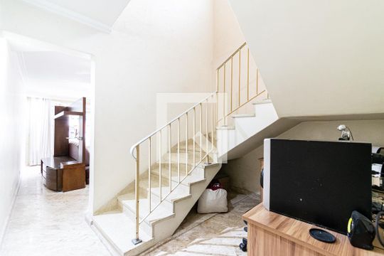 Escada/Escritório de casa para alugar com 2 quartos, 150m² em Vila Guarani, São Paulo