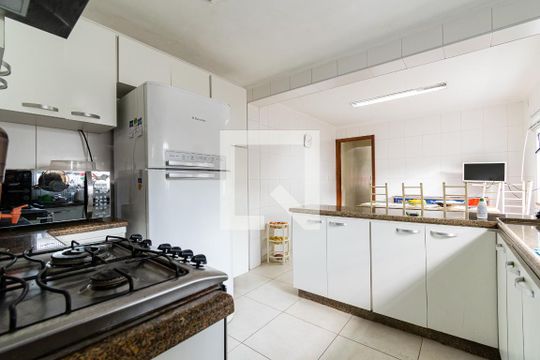 Cozinha de casa para alugar com 2 quartos, 150m² em Vila Guarani, São Paulo