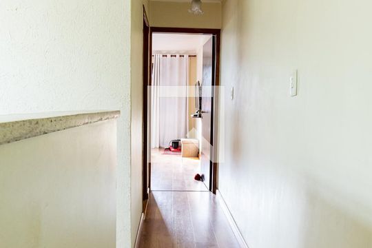 Corredor de casa para alugar com 2 quartos, 150m² em Vila Guarani, São Paulo