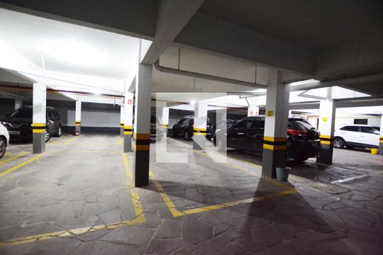 Garagem de apartamento à venda com 2 quartos, 190m² em Menino Deus, Porto Alegre