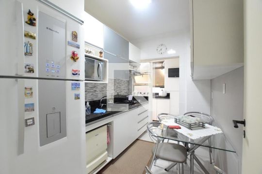 Cozinha de apartamento à venda com 2 quartos, 190m² em Menino Deus, Porto Alegre