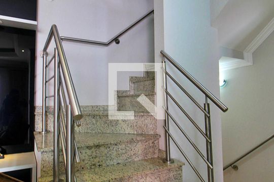 Escada de casa de condomínio à venda com 3 quartos, 158m² em Vila Assunção, Santo André