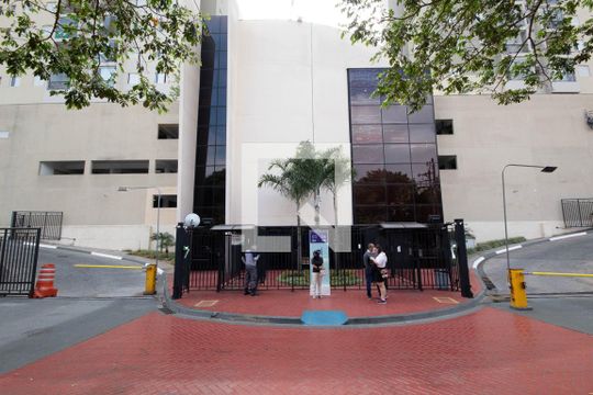 Fachada de apartamento para alugar com 2 quartos, 57m² em Umuarama, Osasco