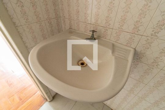 Banheiro de apartamento para alugar com 1 quarto, 32m² em Centro Histórico, Porto Alegre