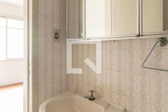 Banheiro de apartamento para alugar com 1 quarto, 32m² em Centro Histórico, Porto Alegre