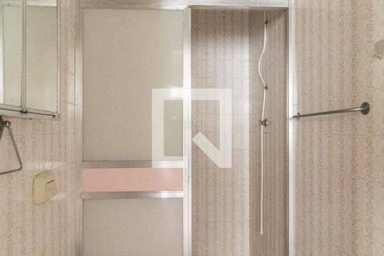 Banheiro de apartamento para alugar com 1 quarto, 32m² em Centro Histórico, Porto Alegre