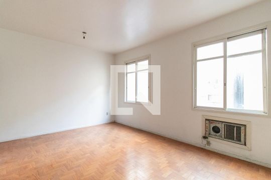 Sala/Quarto de apartamento para alugar com 1 quarto, 32m² em Centro Histórico, Porto Alegre