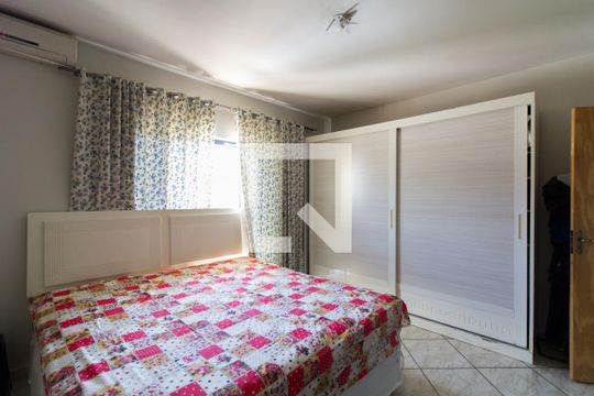 Suíte 1 de casa para alugar com 3 quartos, 347m² em Vossoroca, Votorantim