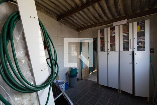 Despensa de casa para alugar com 3 quartos, 347m² em Vossoroca, Votorantim
