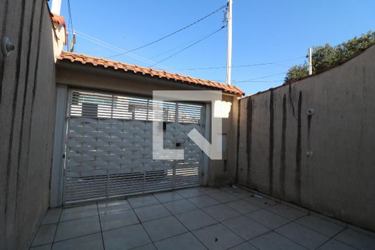 Garagem de casa à venda com 3 quartos, 110m² em Vila Antonieta, São Paulo