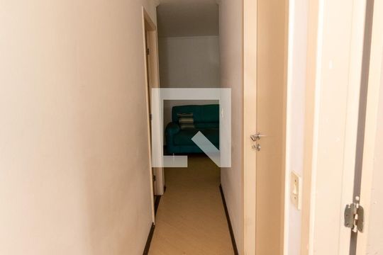 Corredor de apartamento para alugar com 2 quartos, 47m² em Macedo, Guarulhos