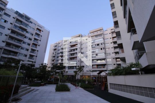 Fachada do Bloco de apartamento para alugar com 3 quartos, 93m² em Vargem Pequena, Rio de Janeiro