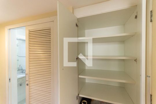 Corredor armário de apartamento para alugar com 2 quartos, 105m² em Tijuca, Rio de Janeiro