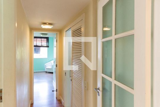 Corredor de apartamento para alugar com 2 quartos, 105m² em Tijuca, Rio de Janeiro