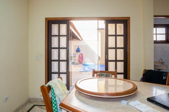Sala de casa de condomínio à venda com 3 quartos, 253m² em Mirante de Jundiaí, Jundiaí