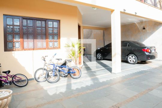 Garagem de casa de condomínio à venda com 3 quartos, 253m² em Mirante de Jundiaí, Jundiaí