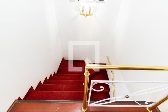 Escadas de casa à venda com 3 quartos, 250m² em Planalto Paulista, São Paulo